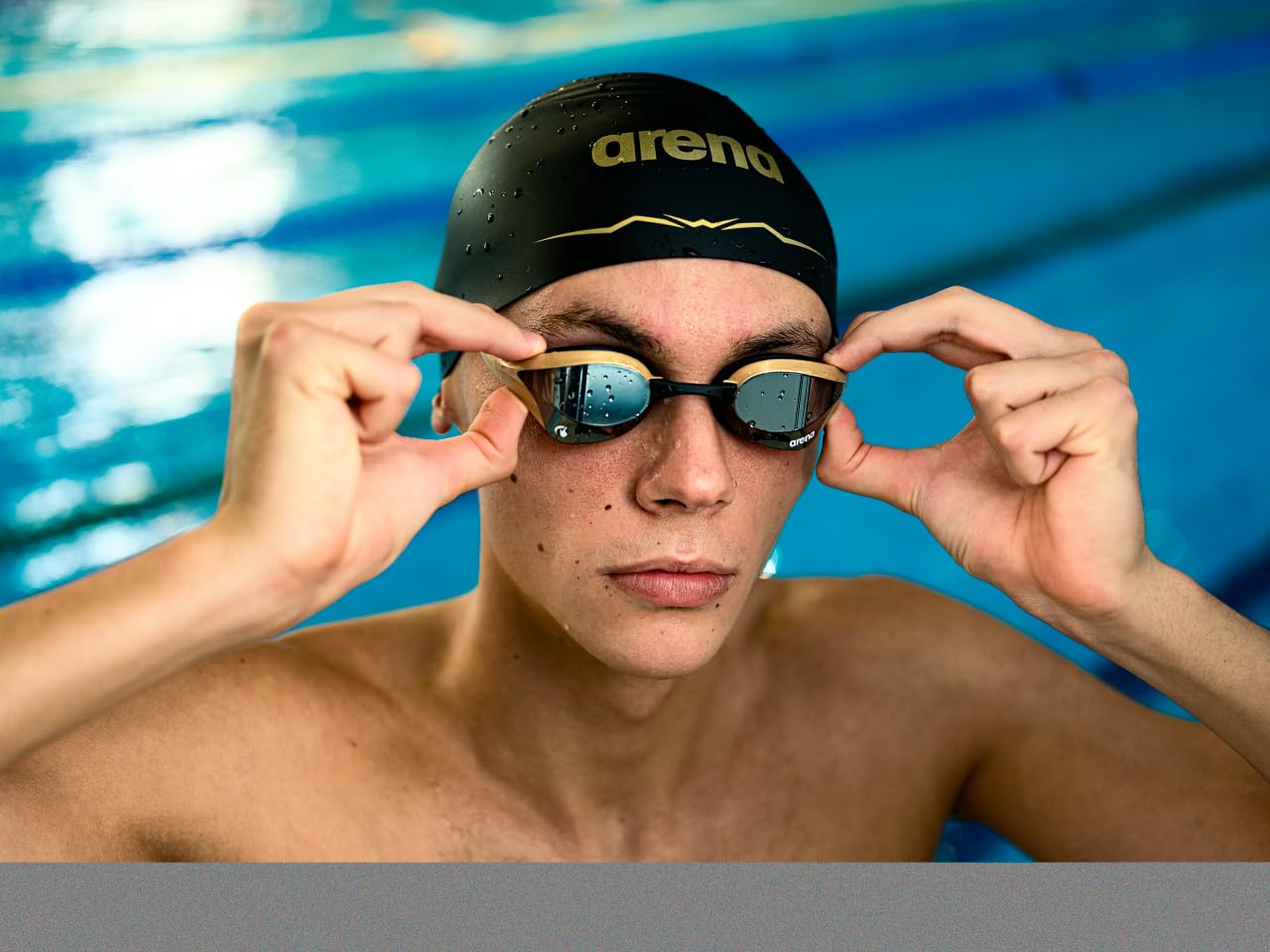 ARENA Unisex Cobra Core Swipe Anti-Fog Racing Swim Goggles for Men and Women Polycarbonate Mirror Lens Competitive Swimmers, Aqu