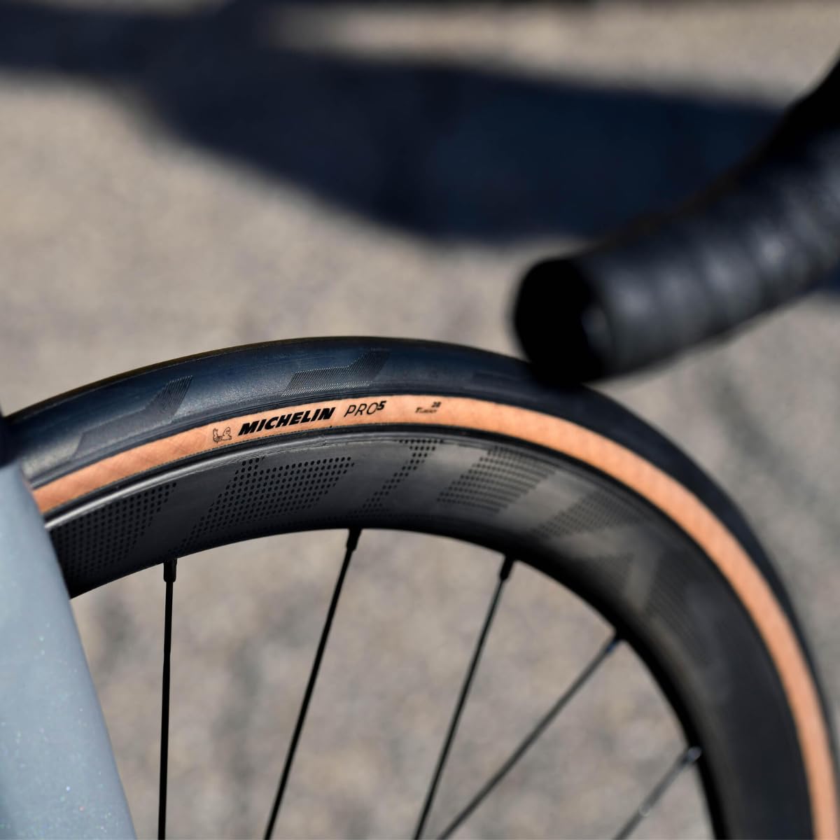 MICHELIN PRO5 TLR Road Tire 700x28C - Folding Tubeless Ready Bead2Bead Gum-X Compound, Tanwall, Fast Rolling, Durable, E-Bike Co