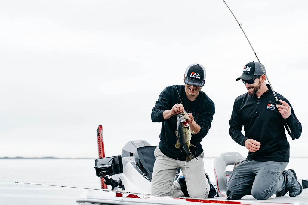 Abu Garcia Vengeance Low Profile Baitcast Reel And Fishing Rod Combo, Black/Silver, 7' - Medium Heavy - 1Pc- Right-Handed
