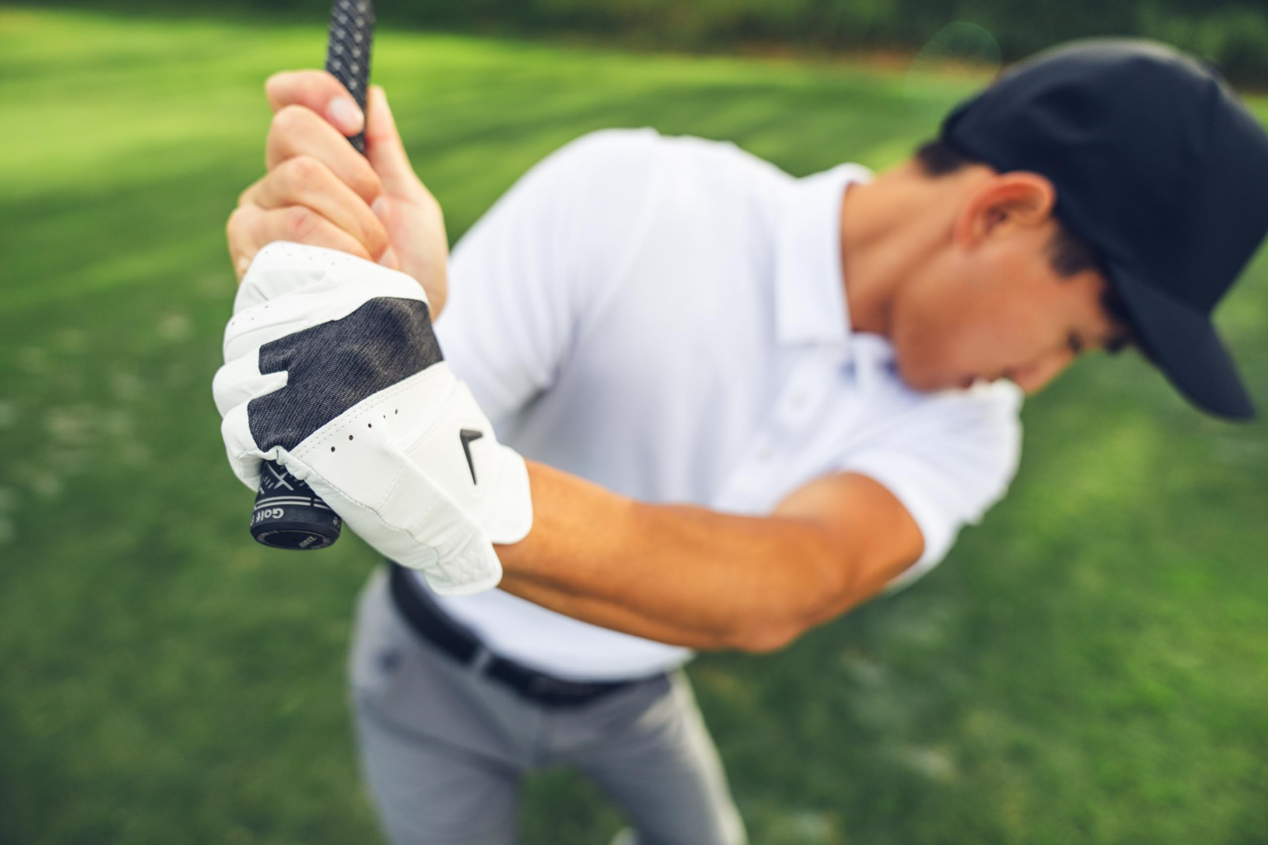 Callaway Golf Fusion Glove (Cadet (Shorter Fingers), Medium, White/Charcoal, Worn On Right Hand)