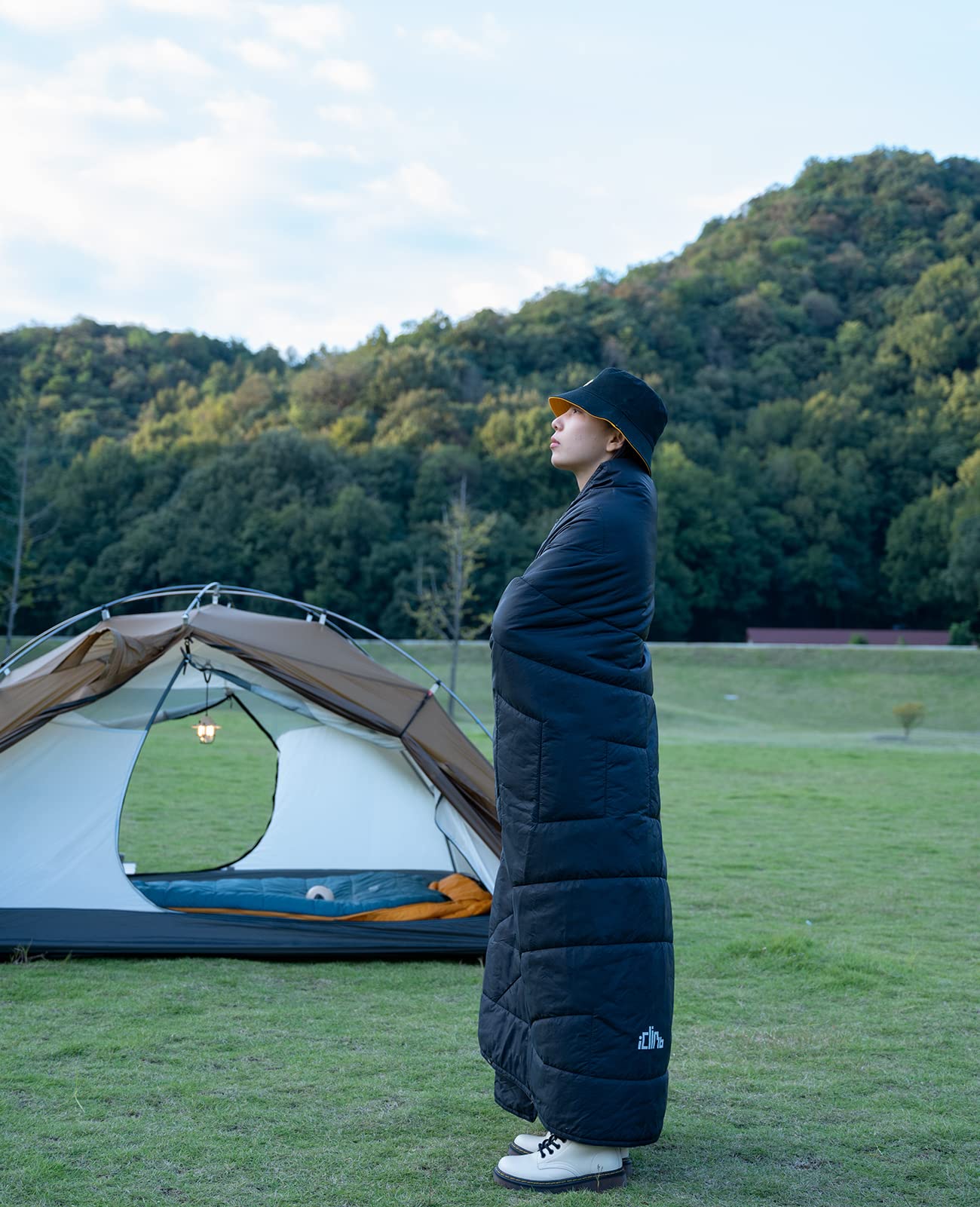 Iclimb 3M Thinsulate Insulation Warm Camping Blanket Ultralight Compact (Black, 1 Lb)