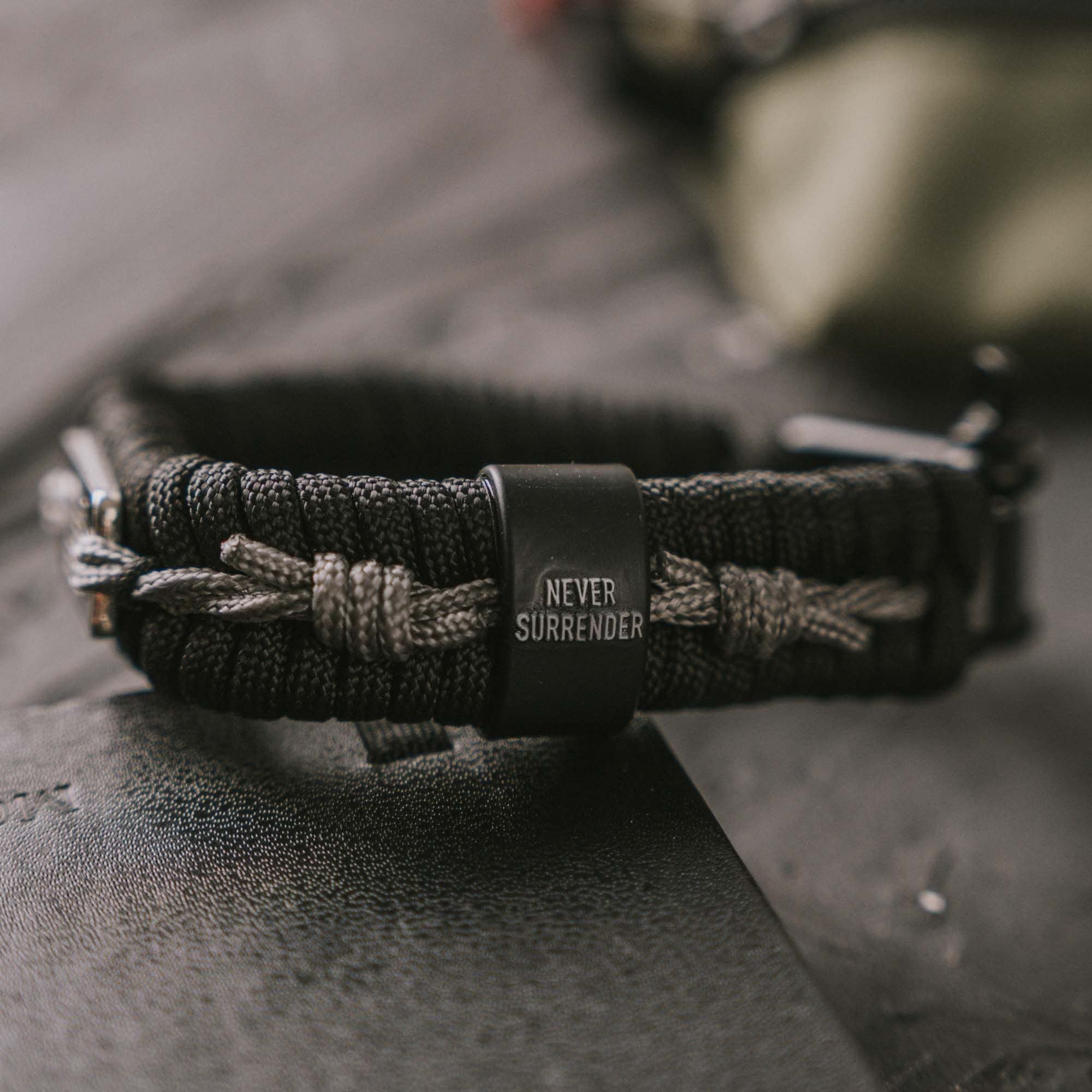 Hero Company Never Surrender Barbed Wire Paracord Bracelet - Tactical Survival Bracelet For Men With Bronze Usa Flag - Helps Pai