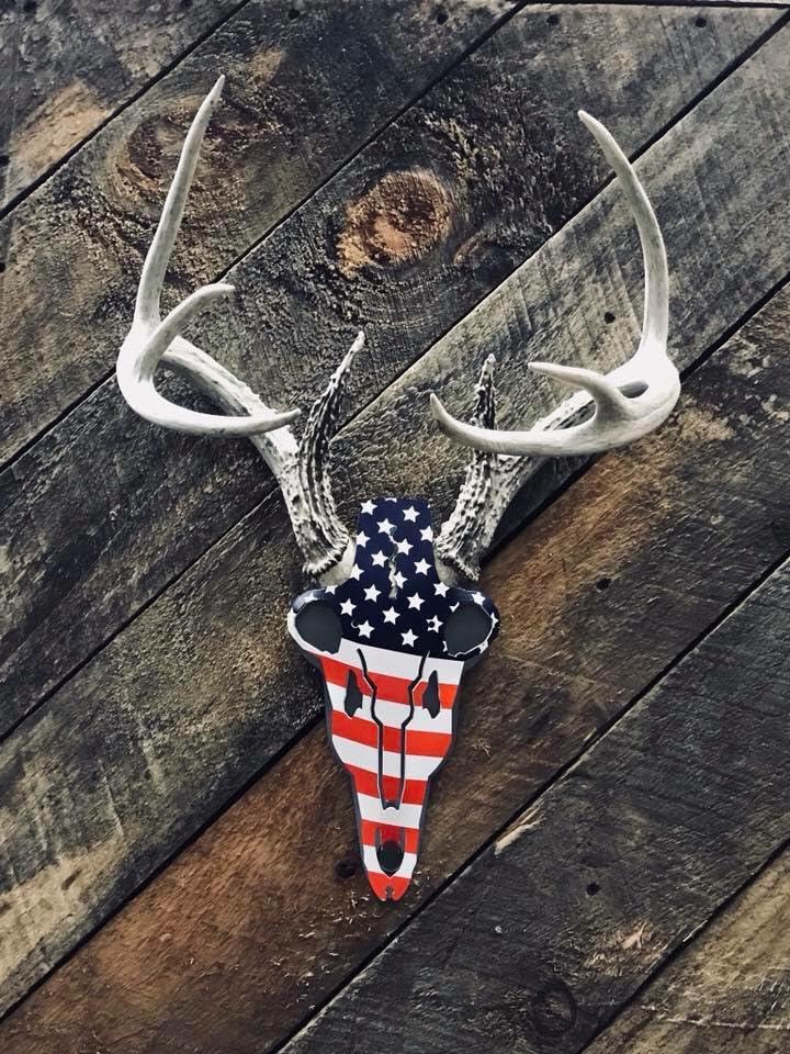 Do-All Outdoors Abam5 Outdoors American Iron Buck Antler Mount, Red/White/Blue, 15.75'' X 8.1'' X 2.6'', Red/White/Blue, 15.75''