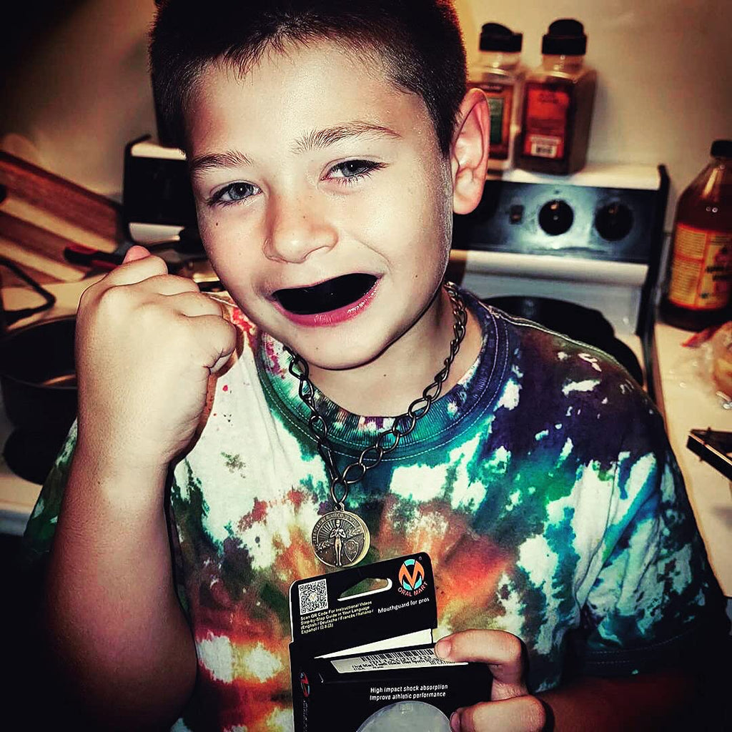 Oral Mart Black/Red Youth Mouth Guard For Kids - Youth Mouthguard For Karate, Flag Football, Martial Arts, Taekwondo, Boxing, Fo