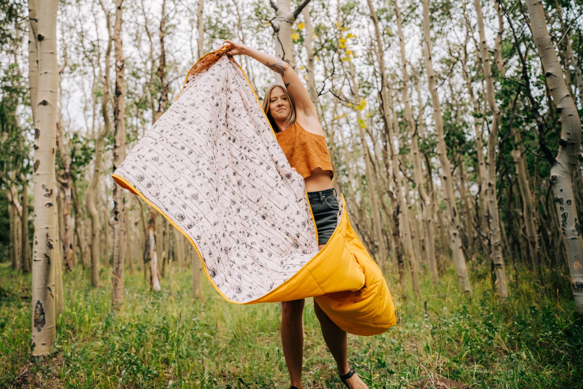 Kelty Bestie Blanket Indoor Outdoor Insulated Camping Throw + Picnic Ground Sheet, Designed In Colorado, Grisaille