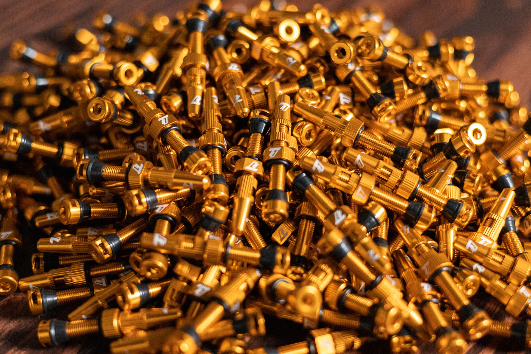 Trail One Components Tubeless Valve Stem V2 40Mm - Orange