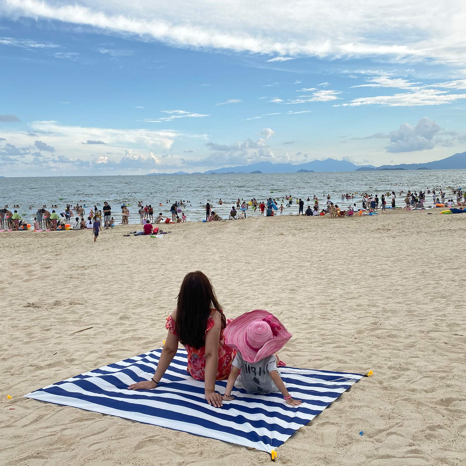 Hzjoyue Outdoor Blanket (71 X 55) -Compact, Lightweight, Sand Proof Pocket Blanket Best Mat For The Beach, Hiking, Travel, Campi