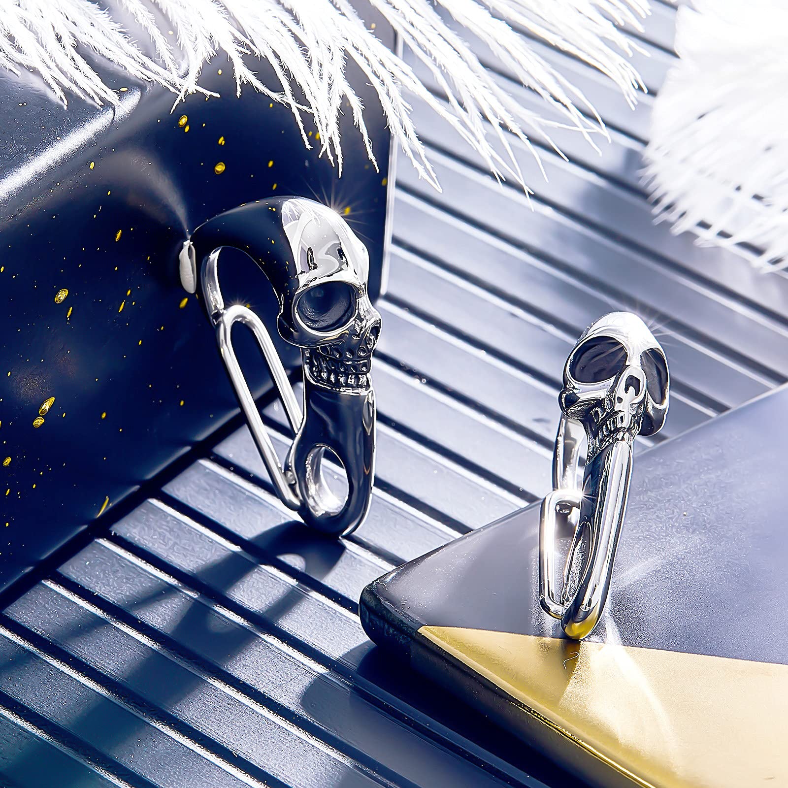 Hicarer 2 Pieces Skull Key Chain Skull Wallet Chain For Men Heavy Metal Skull Key Ring Skull Clasp Key Buckle (Silver)