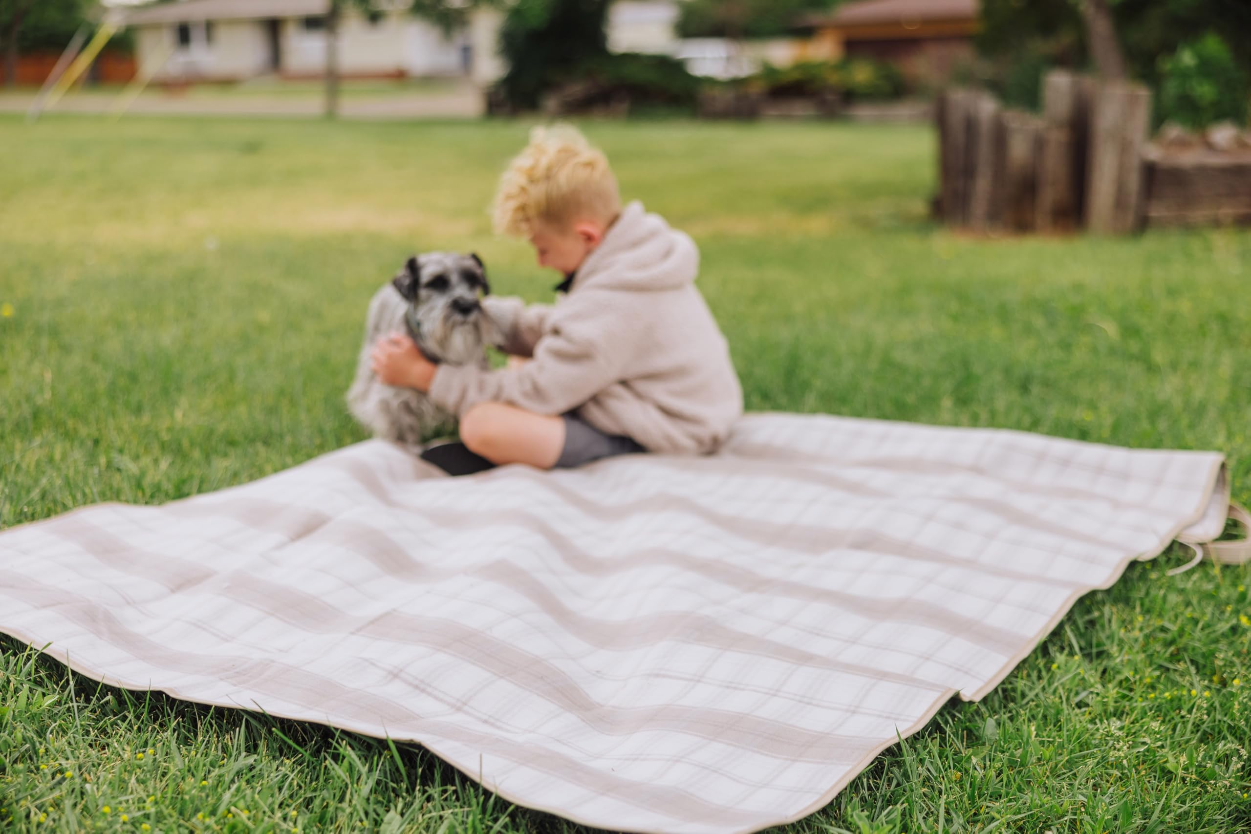 Picnic Time Oniva Outdoor Picnic Blanket Tote, 59X51 Foldable Beach & Camping Blanket With Soft Fleece, Water-Resistant Bottom,