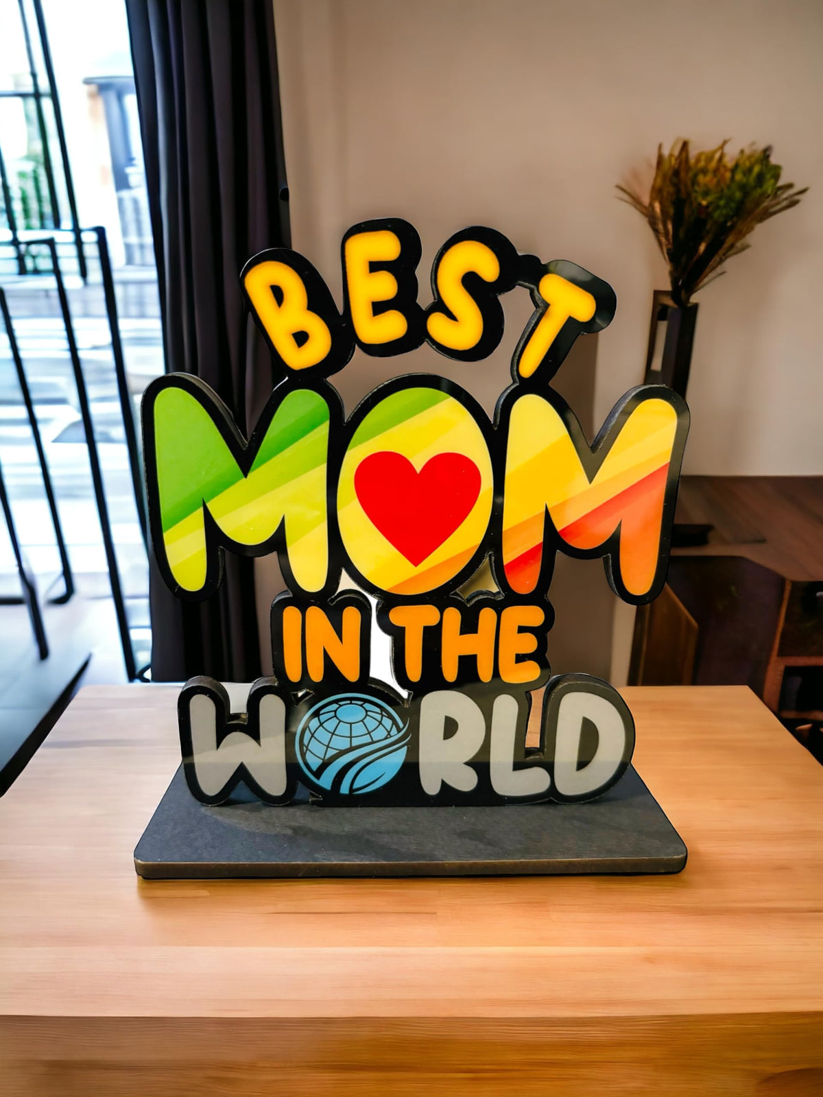 WARMINGO DE Best Mom In The World Wooden Trophy Gift For Mother Or Mom | Mothers Day Gift | Best Gift For Mom (Multicolor 6 X 5.