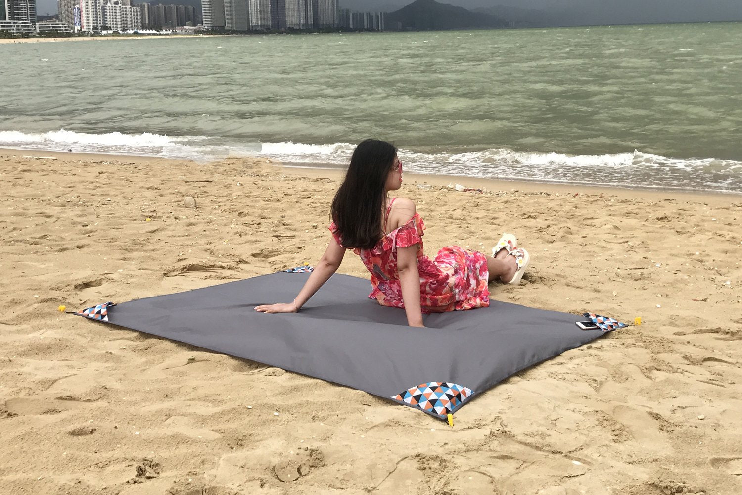 Hzjoyue Foldable Beach Blanket (71'' X 55'') -Compact, Lightweight Sandproof Pocket Blanket Best Mat For The Beach, Hiking, Camp
