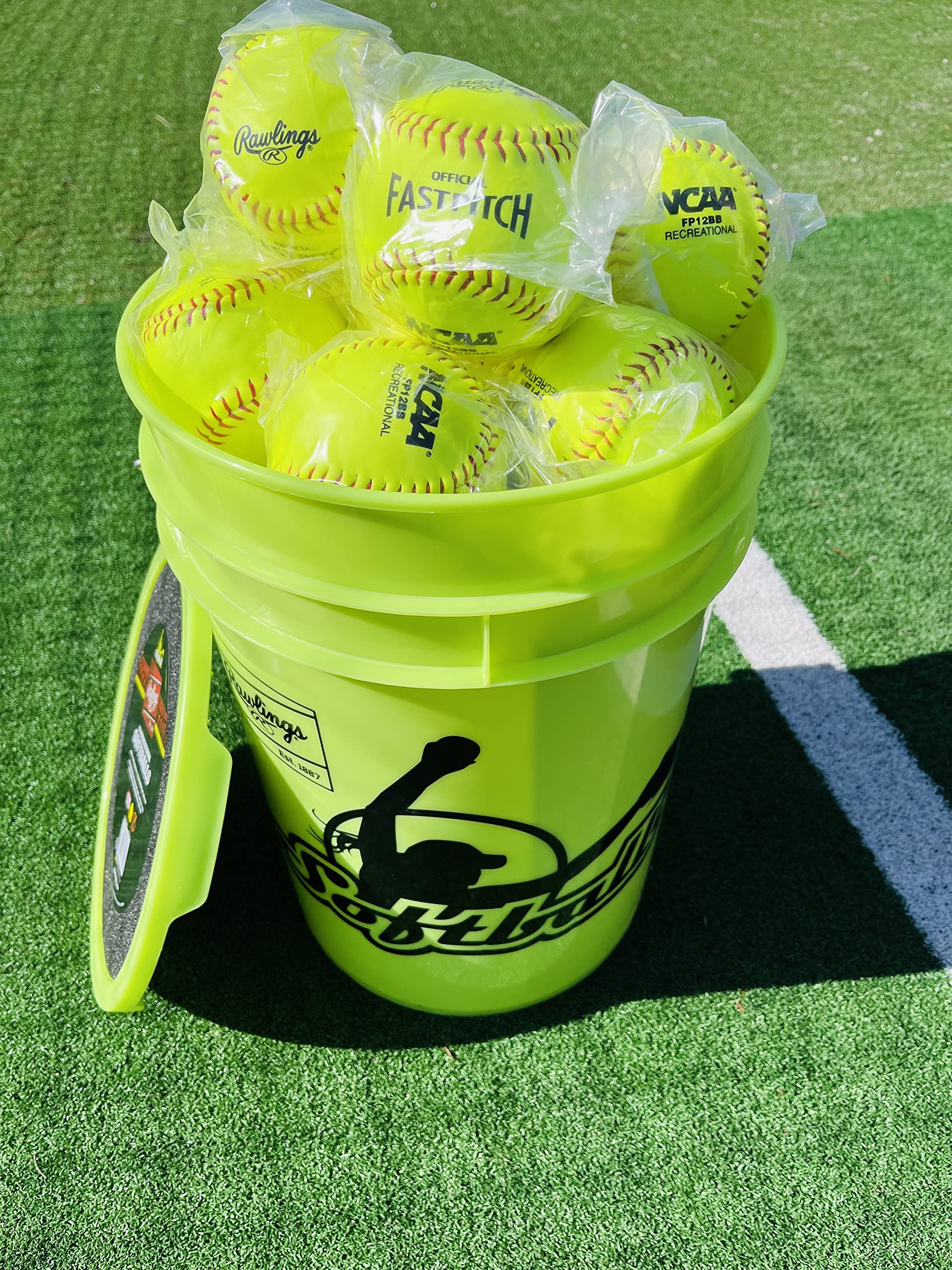 Rawlings | Nc12Bb Fastpitch Softballs & Bucket | 12'' | 18 Count