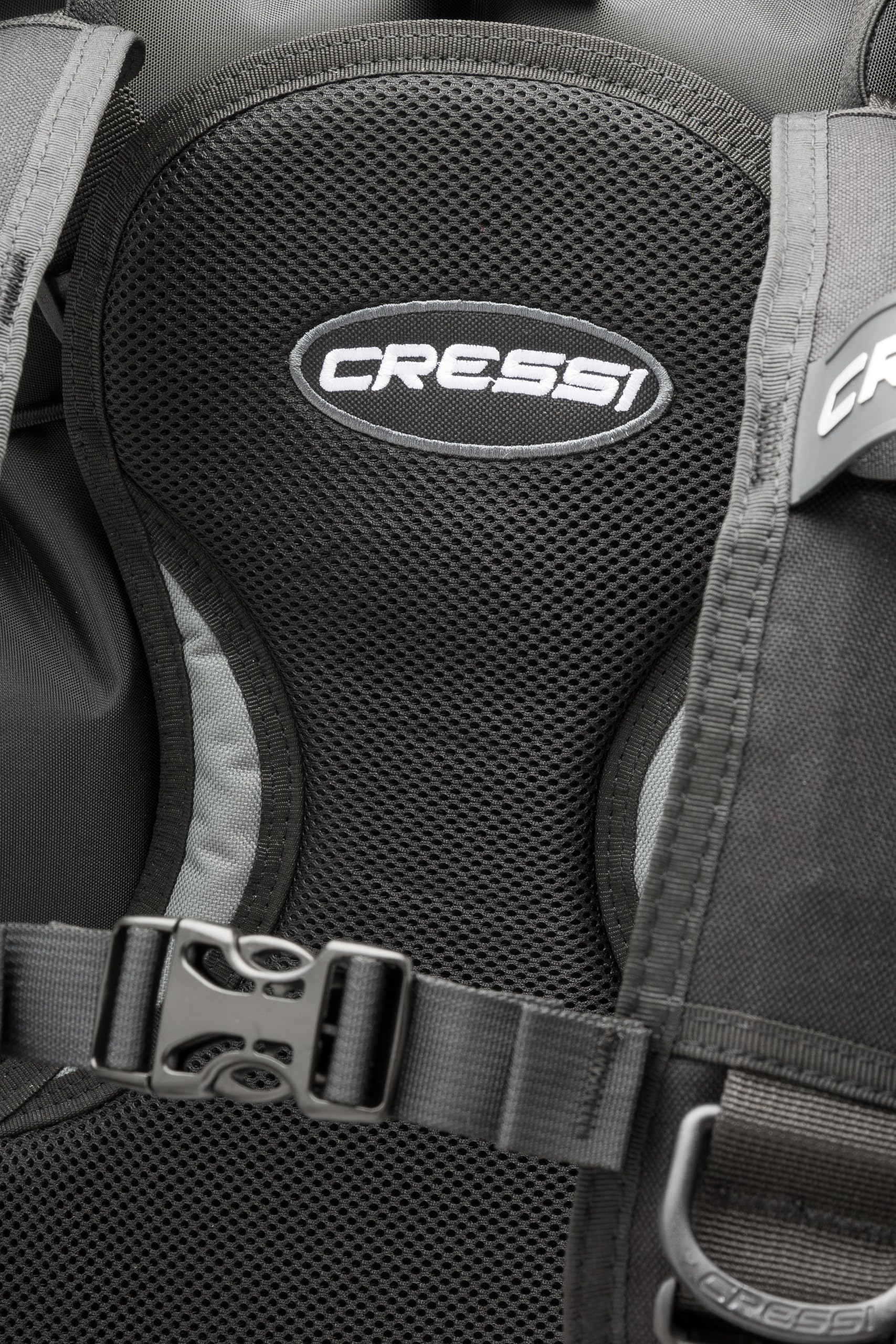 Cressi Travel-Friendly Light Back Inflation Bcd For Scuba Diving  Patrol: Designed In Italy