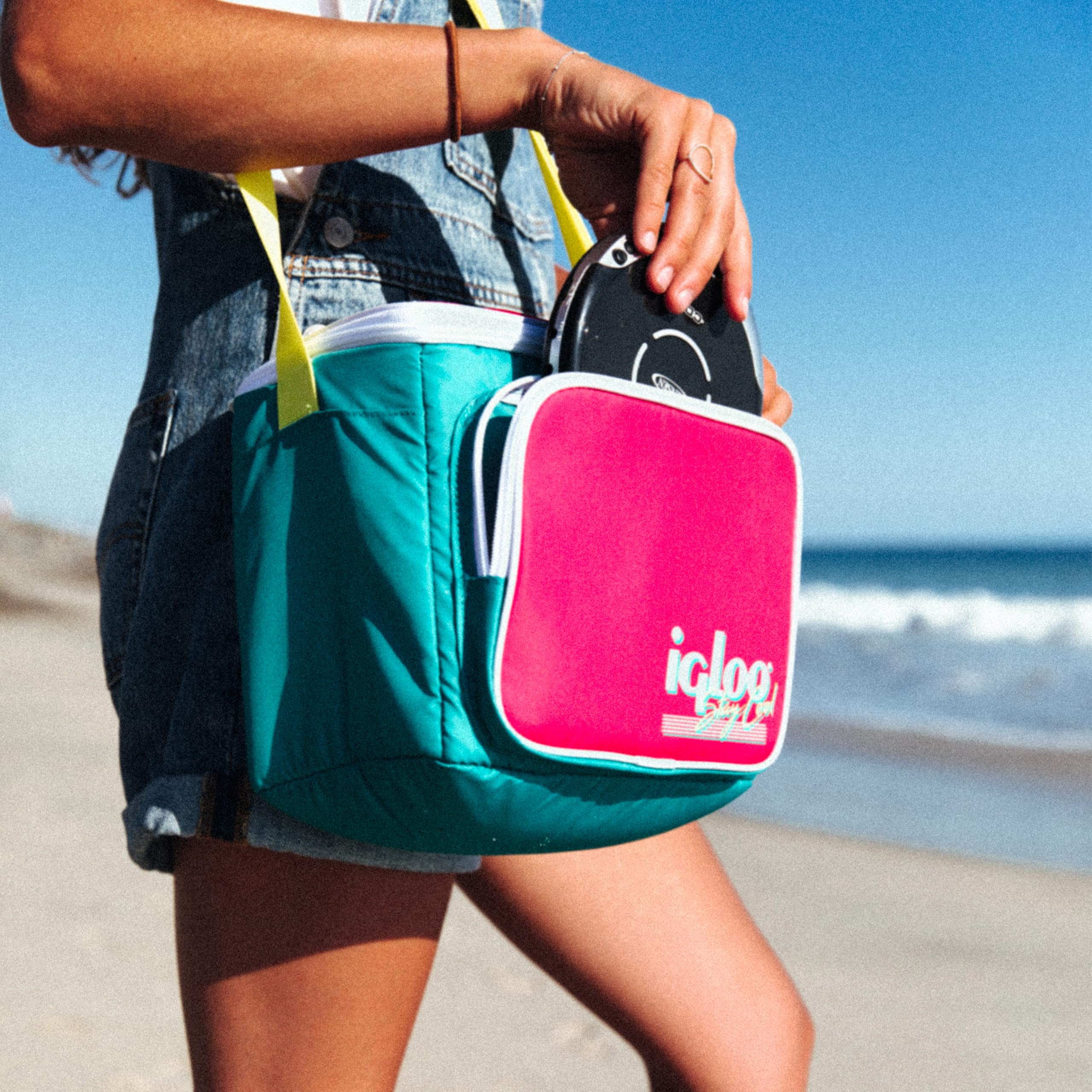 Igloo 90s Retro Collection Square Lunch Box Cooler with Front Pocket and Adjustable Strap,Yellow/Mint