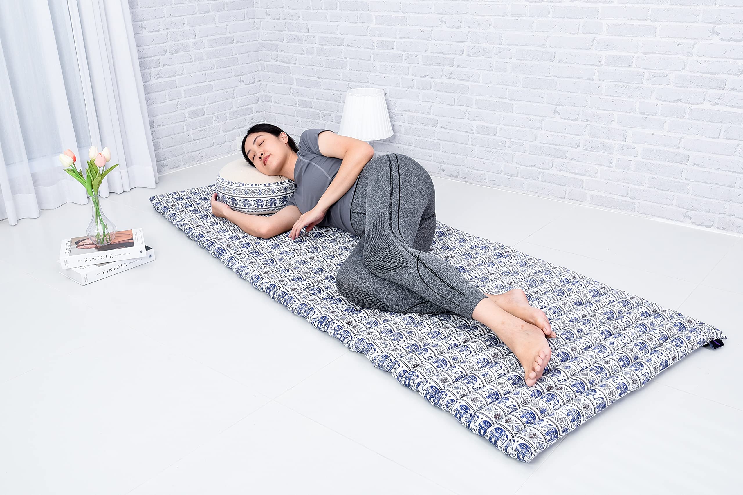 Leewadee - Foldable Floor Mattress - Japanese Roll Up Futon -Trifold Tatami Mat- Guest Floor Bed - Camping Mattress - Thai Massa