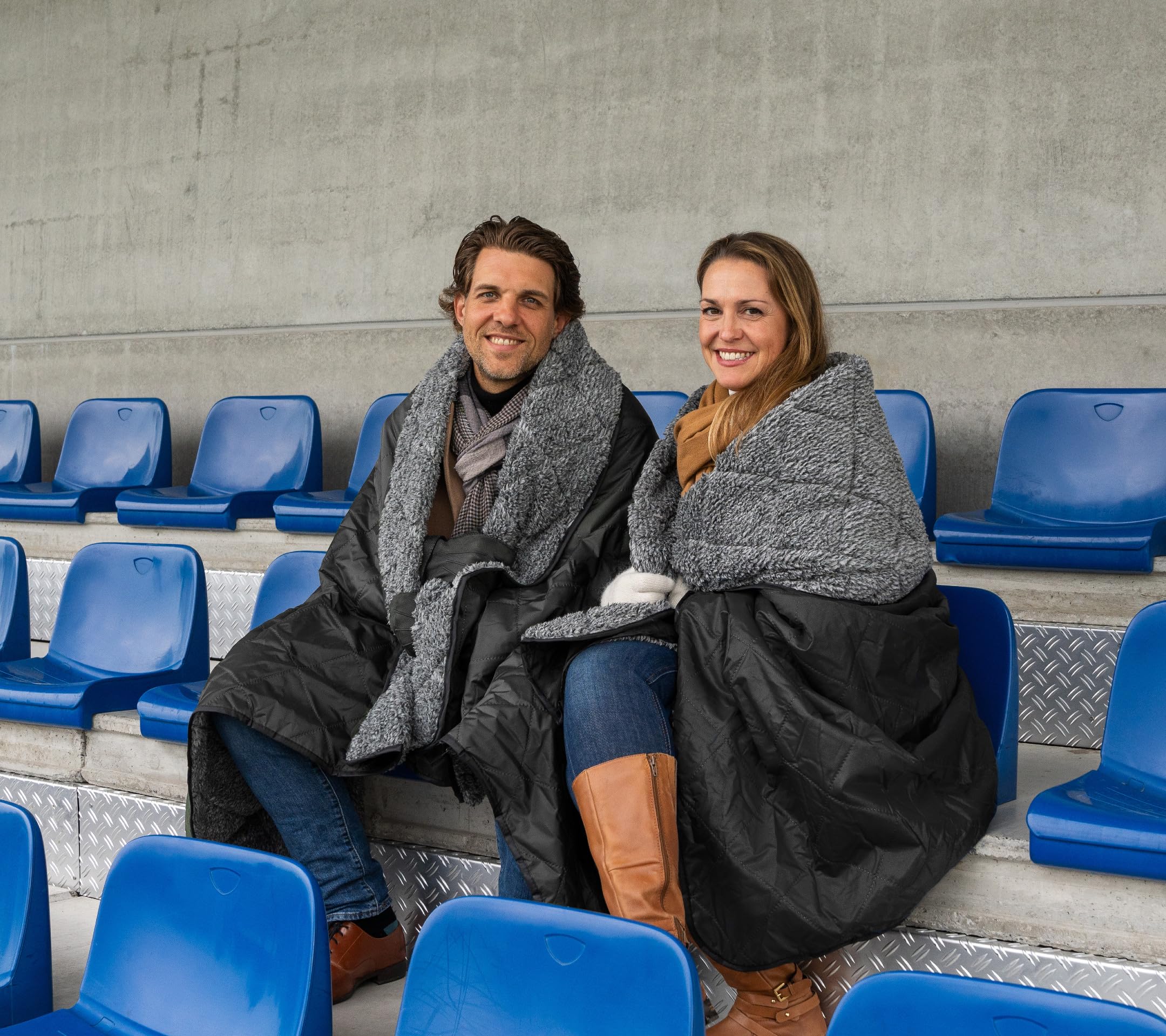 Sherpa Waterproof Outdoor Blanket. Large Sherpa Camping & Stadium Blanket For Cold Weather. Perfect For Picnic, Sports, Concerts