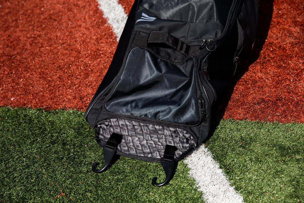 Easton | DUGOUT Bat and Equipment Wheeled Bag | Red