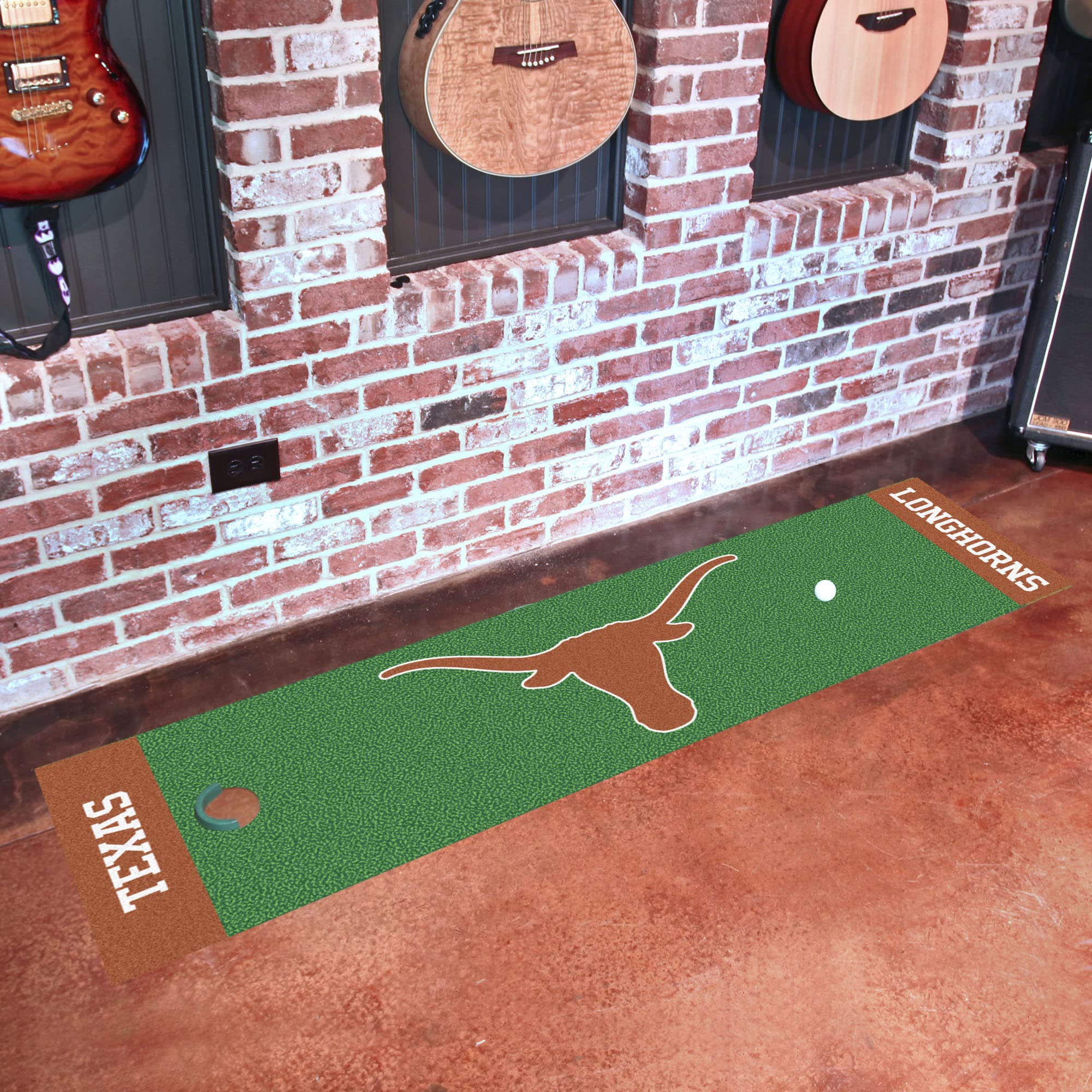 Fanmats 9087 Texas Longhorns Putting Green Mat - 1.5Ft. X 6Ft.