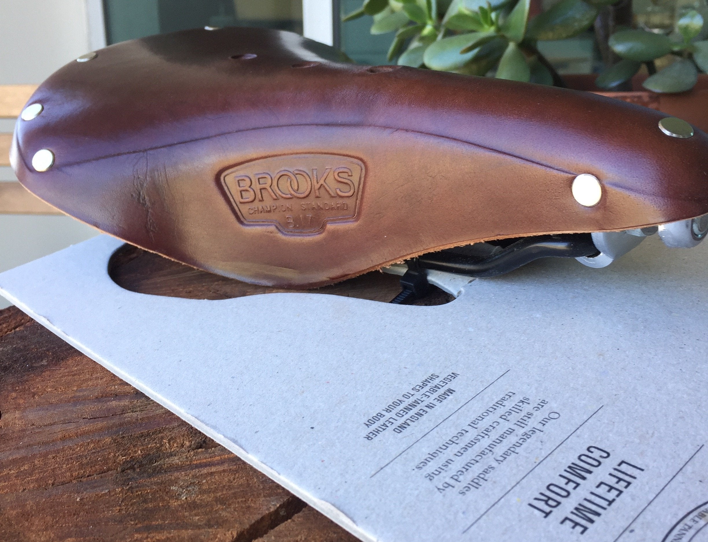 B17 Antique Brown
