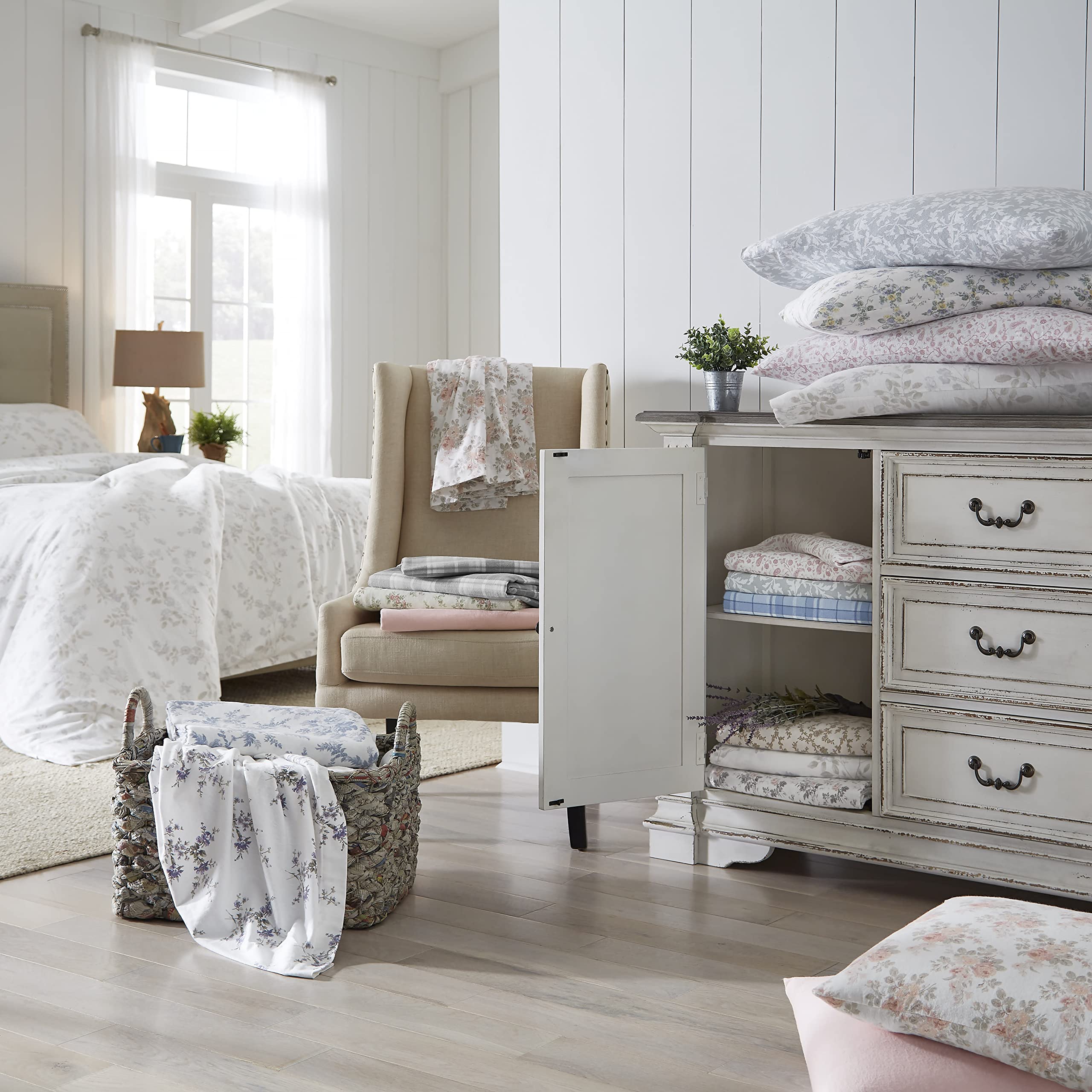 Laura Ashley Home - Flannel Collection - Sheet Set - 100 Cotton, Ultra-Soft Brushed Flannel, Pre-Shrunk  Anti-Pill, Machine Wash
