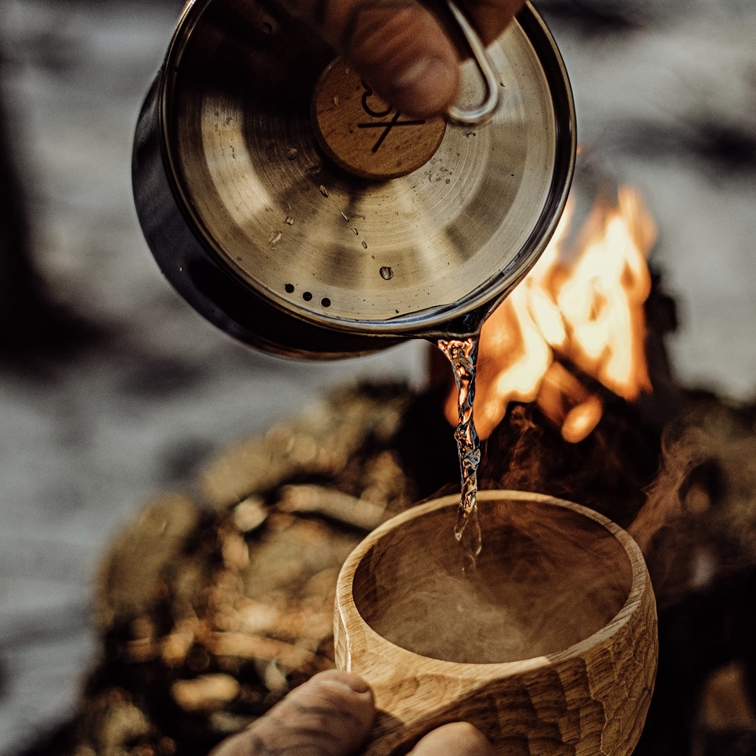 ?Berleben Kessel - Camping Kettle Pot With 37Fl Oz (1.1L) Capacity, Hanger Handle, Natural Hardwood Grip, Locking Lid, & Steam V