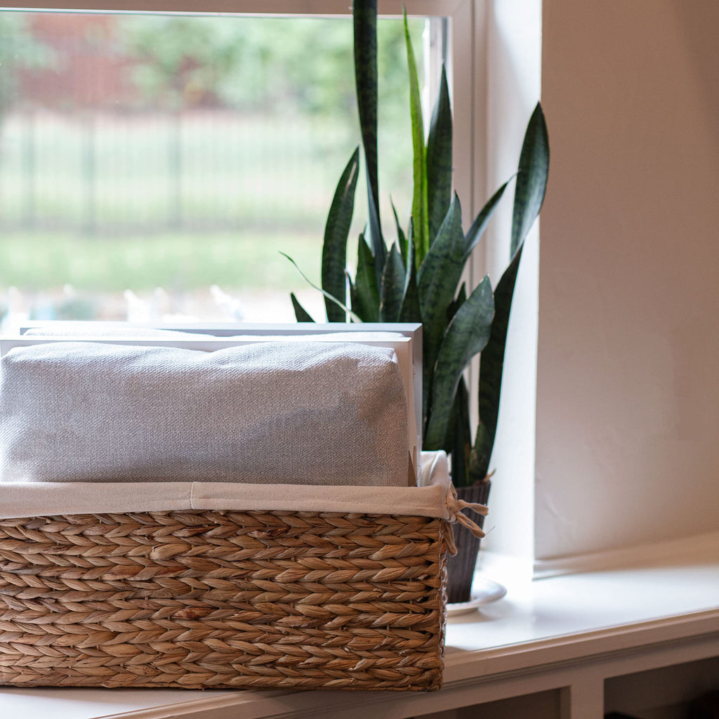 Rossie Home Wood Bed Tray Lap Desk - Set Of Two - With Hyacinth Storage Basket - Soft White - Fits Up To 156 Inch Laptops - Styl