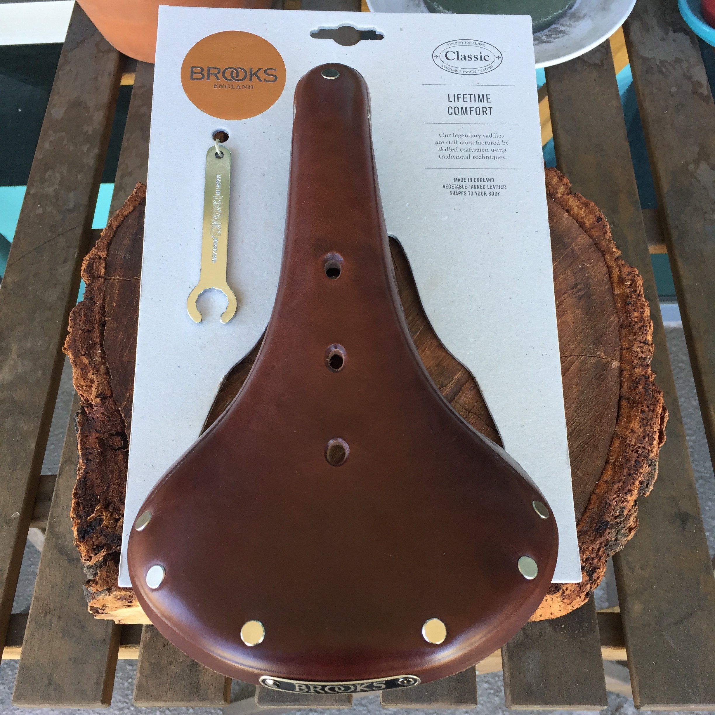B17 Antique Brown