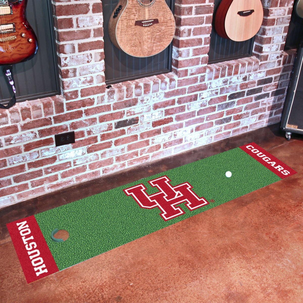 FANMATS 10335 Houston Cougars Putting Green Mat  1.5ft. x 6ft.