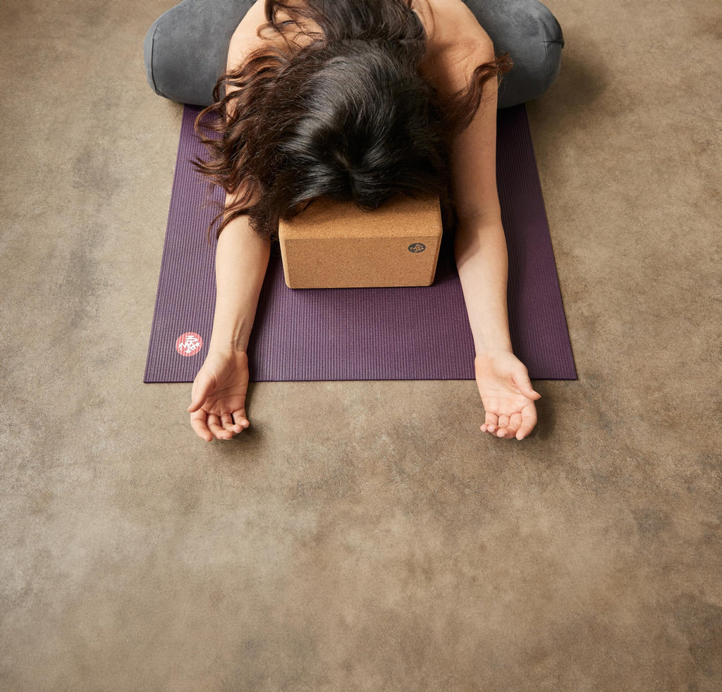 Manduka Yoga Cork Block - Yoga Prop and Accessory, Good for Travel, Comfortable Edges, Lightweight, Extra Firm Cork, 4 x 6 x 9 (