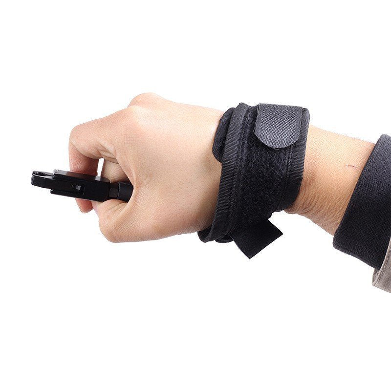 Cross-border source composite pulley bow and arrow wrist sprinkler outdoor archery wristband sprinkler automatically closes 360 degree rotation