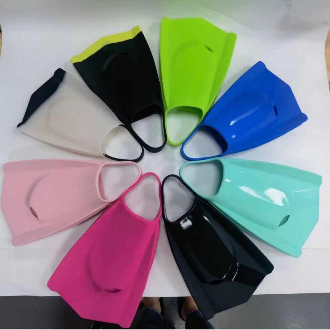 Cross-border Silicone Frog Shoes Adult Freestyle Professional Swimming Diving Training Flippers Snorkeling Equipment Adult Short Flippers