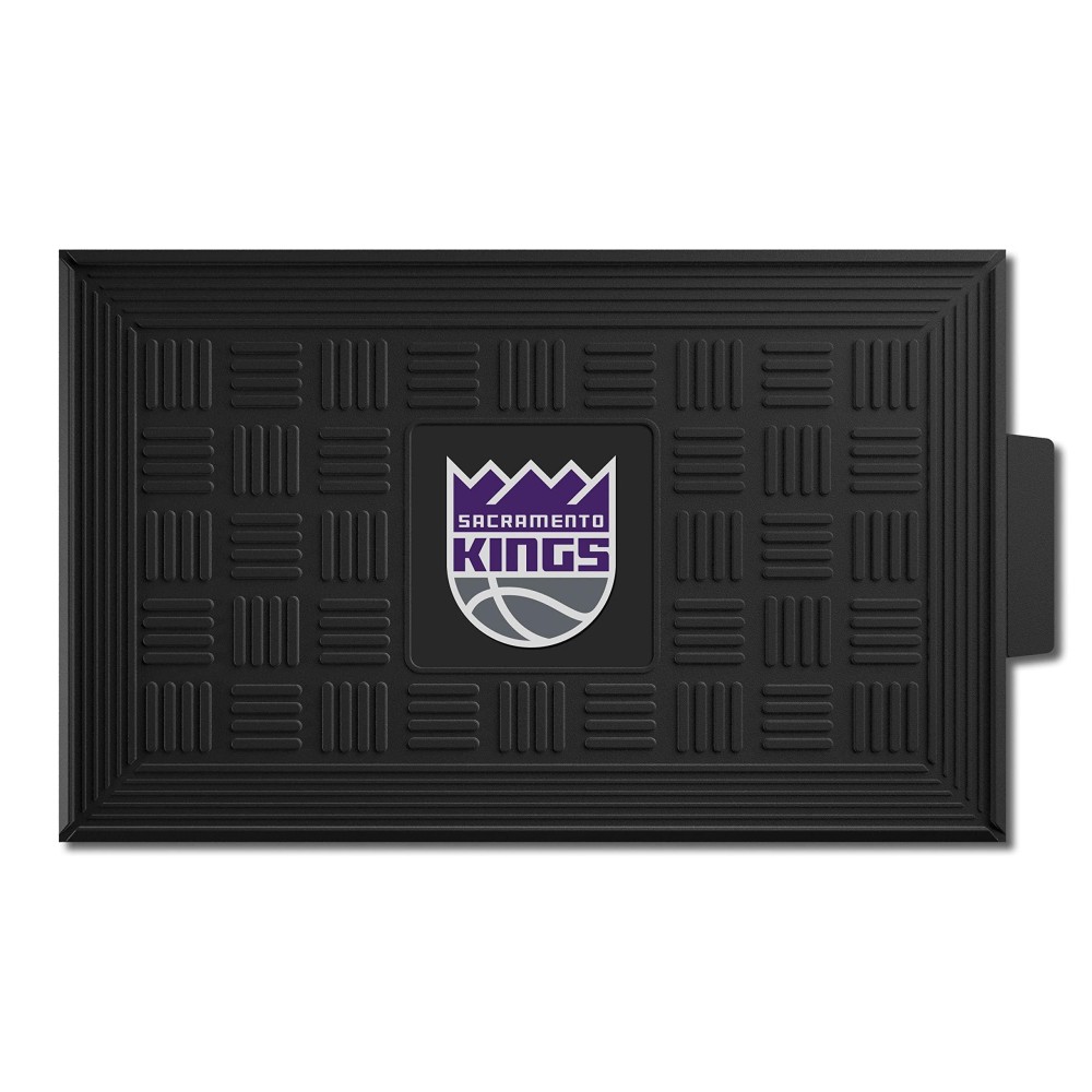 FANMATS 11425 Sacramento Kings Heavy Duty Vinyl Medallion Outdoor Door Mat - 19.5in. x 31in.