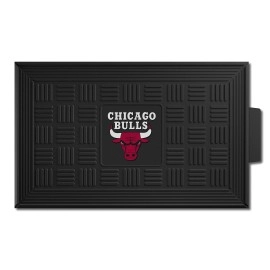 FANMATS 11404 Chicago Bulls Heavy Duty Vinyl Medallion Outdoor Door Mat - 19.5in. x 31in.