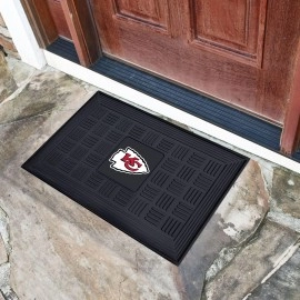 FANMATS 11447 Kansas City Chiefs Heavy Duty Vinyl Medallion Outdoor Door Mat - 19.5in. x 31in.