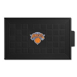 FANMATS 11420 New York Knicks Heavy Duty Vinyl Medallion Outdoor Door Mat - 19.5in. x 31in.